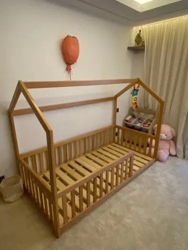 Cama infantil com casinha