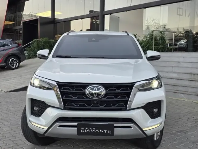 Toyota Hilux SW4 SRX 4X4 2.8 TDI 16V Dies. Aut. 2023