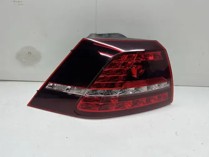 Lanterna Traseira Esquerda Led Vw Golf 2014 Esquerdo/motorista Vermelho