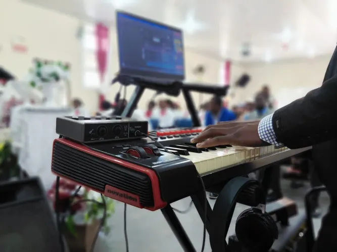 Sou músico toco em casamento e eventos