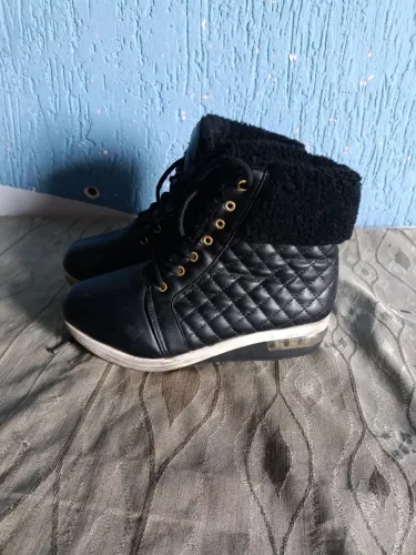 (Bota cano alto infantil número 35) sandália infantil 33)