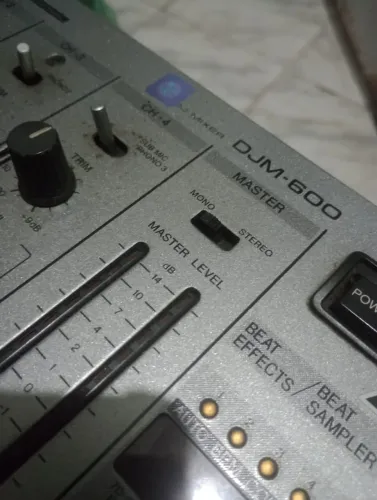 Mixer Pioneer DJM 600, super conservado