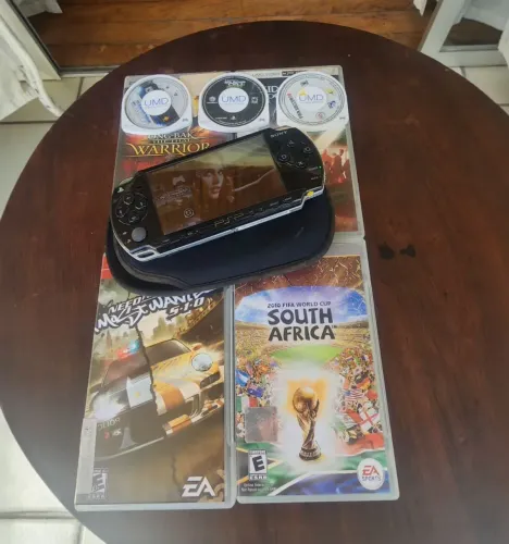 PSP modelo 2000+5 jogos e 2 filmes.