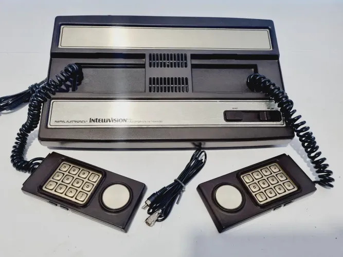 424- INTELLIVISION