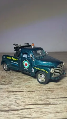 Miniatura Picape Guincho Chevrolet Antiga 1:38