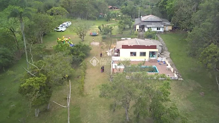 EXCELENTE SITÍO EM IMARUÍ COM 70.000 METROS, CASA COM 4 DORMITÓRIOS, PERTO DE IMBITUBA.