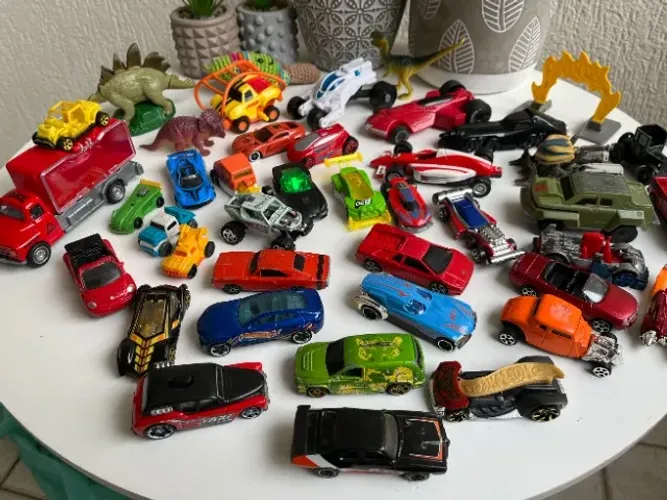 coleção de 40 miniaturas brinquedos hot wheels maisto dinossauros
