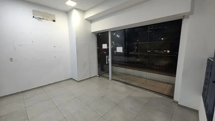 VENDA DE LOJA COMERCIAL DE 102m2 ( sem vaga de garagem ) DE FRENTE A PRAIA NO BOQUEIRÃO EM