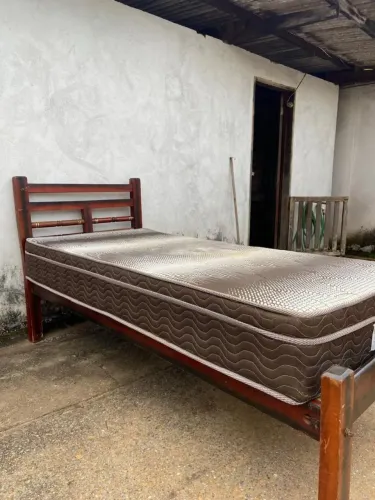 Cama solteiro.