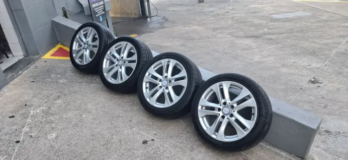 Rodas Mercedes Benz aro 17 + Pneus seminovos, Classe C (C180,C200,C250,C300) 2008 a 2014