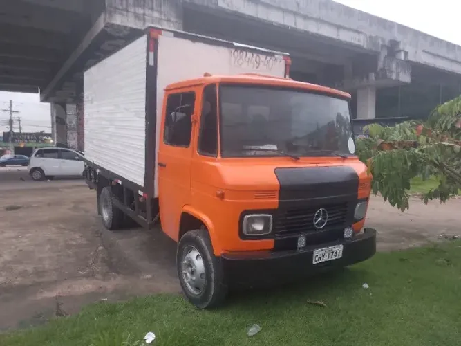 Caminhão baú para venda valores negociados
