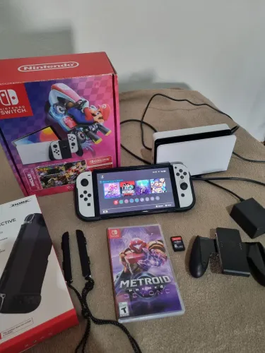 Nintendo Switch oled acessórios originais+ 1 jogo físico + 3 digitais e capinha brinde