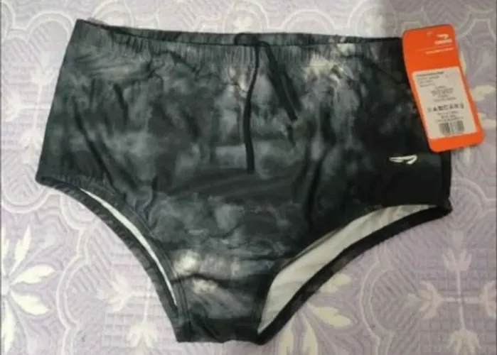 Sunga de piscina nova tamanho M rainha
