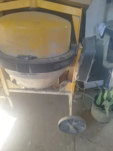 Troca se ou vende se  bitoneira Menegotti 150 litros