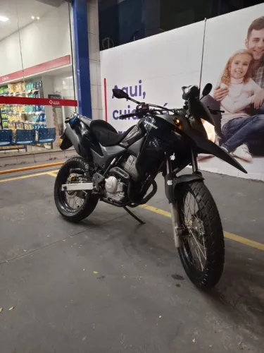 XRE 300 PRETA