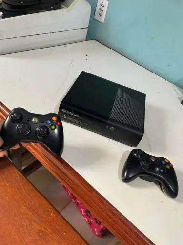 Vendo Xbox 360 desbloqueado<br>Tudo certo, tem + de 20 jogos ?<br>