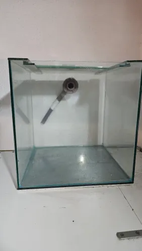 Aquário cubo 35cm de 42 litros