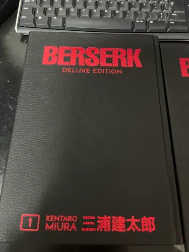 Berserk deluxe em inglês dark horse volumes 1 e 10 10/10 novos nunca lidos