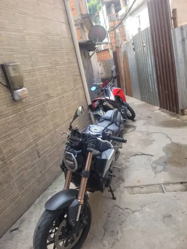 Cb 650r media monta pra venda ou entrada em csa na zona norte
