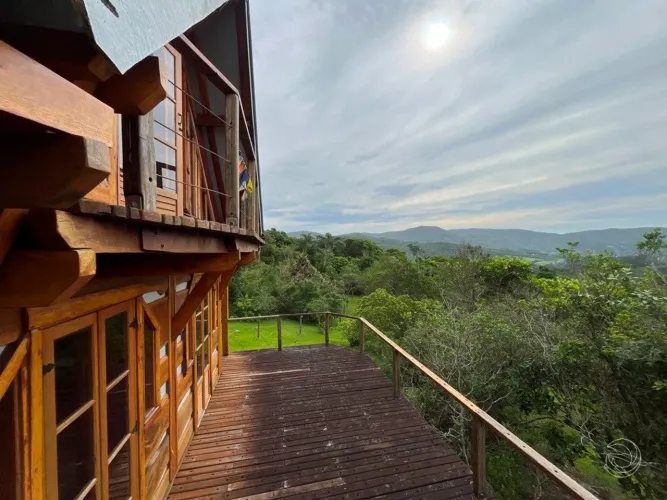 Sítio Encantador em Ratones 27.300 m² de Natureza e Conforto