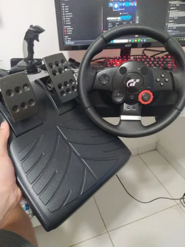 Volante Logitech Driving Force GT para Ps3, Ps4 e PC.