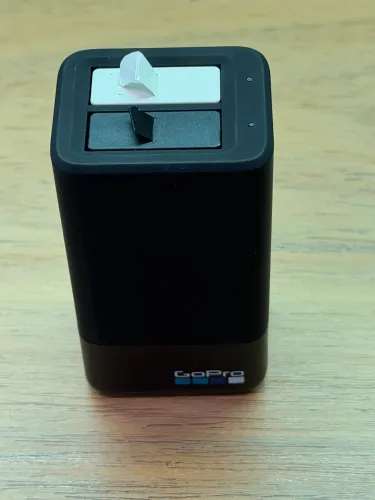 Carregador + duas baterias GOPRO MAX