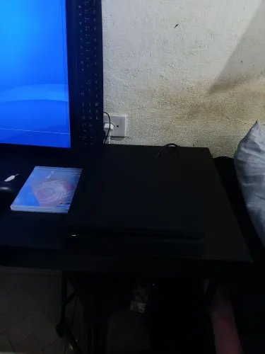 Ps4 slim novinha pouco tempo de uso de 1 tera