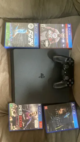 PS4 SLIM + CONTROLE + 4 JOGOS!