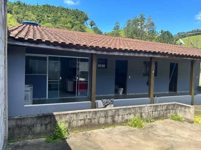 Vende-se casa na vargem grande.