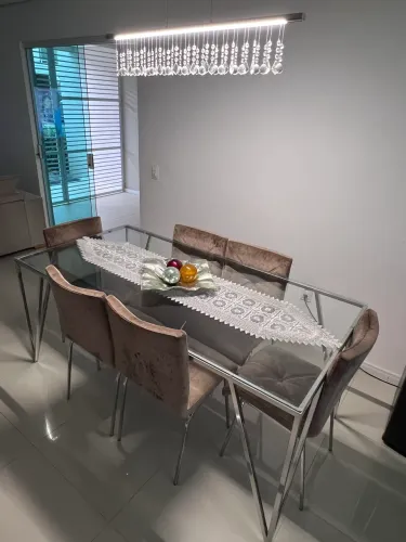 Conjunto Sala de Jantar Mesa Retangular com Tampo de Vidro e Aço Inox 06 cadeiras