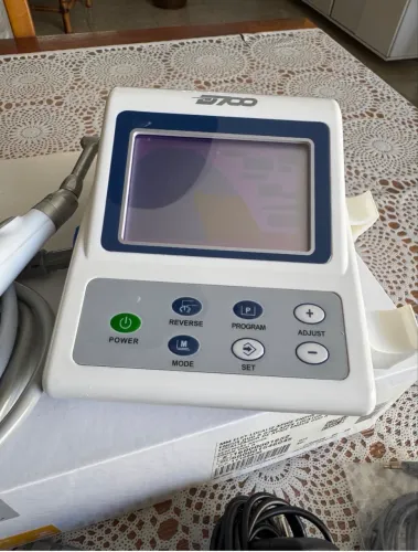 Aparelho Localizador Apical e Motor Endodôntico E-700