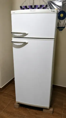 Geladeira em perfeito estado.