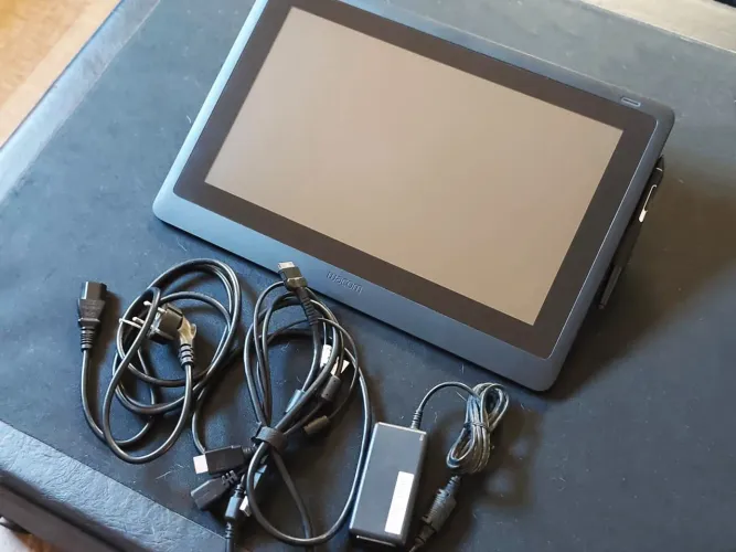Mesa wacon Cintiq 16 com bag