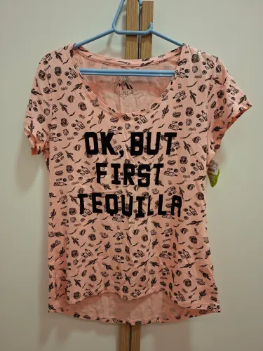 Camisa com estampa temática 