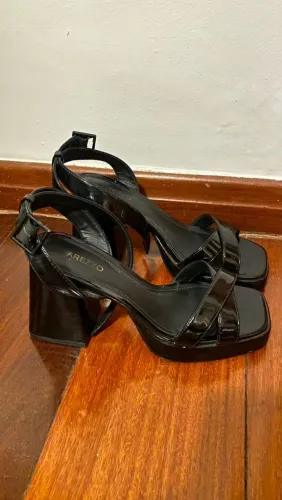 Sandália Arezzo n36 verniz