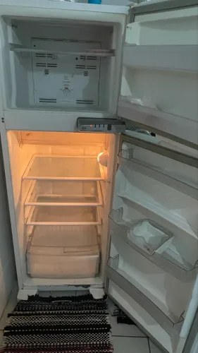 Vende-se geladeira
