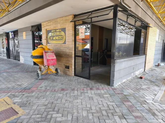 Sala comercial à venda 27 MTS na avenida Bezerra de Menezes.enezes.