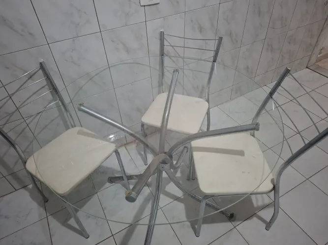 Mesa refonda + 4 cadeiras