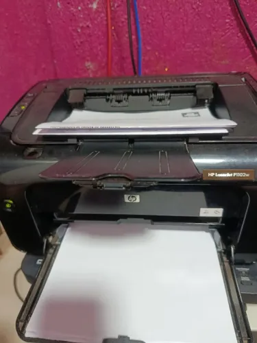 Impressora Hp Laserjet p1102w bem conservada com toner novo 