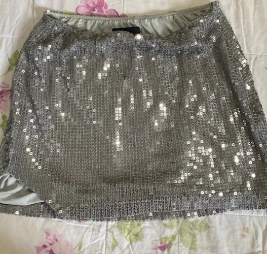 Saia de paetê prata com fenda