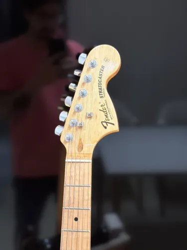 Guitarra com captação FENDER JAPAN
