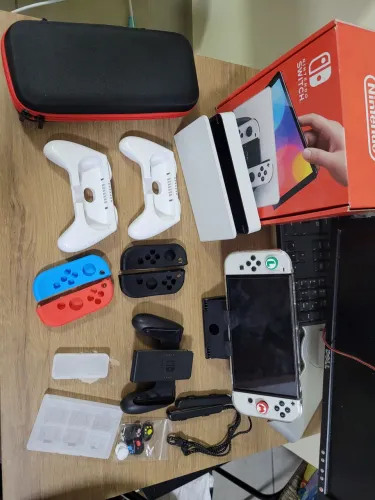 Nintendo Switch Oled Desbloqueado + MicroSD 256gb + Kit