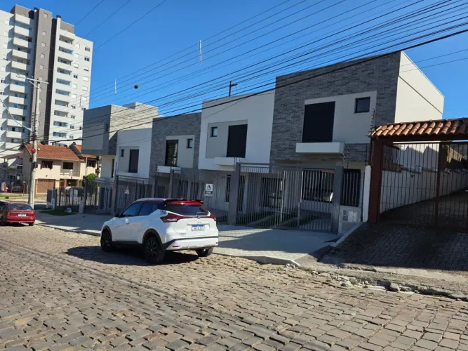 Sobrado Duplex à venda em Caxias do Sul, bairro Desvio Rizzo