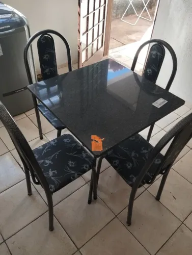 Mesa de Jantar granittada 75x75 com 4 cadeiras tubular- Entrega e monatgem grátis*