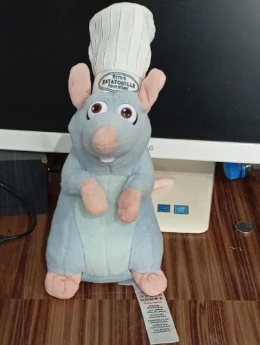 Pelúcia Ratatouille Remy Fala Inglês e Francês