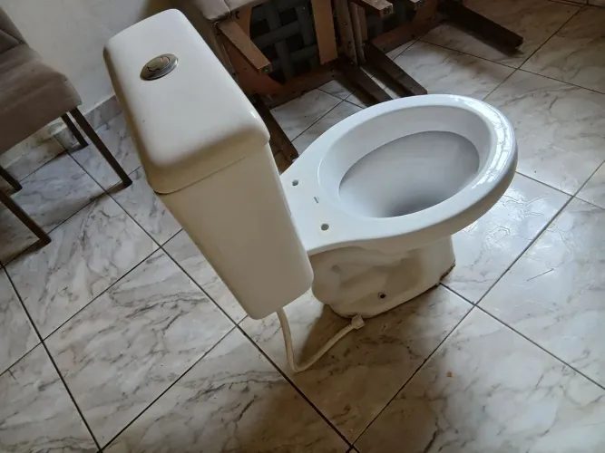 Vende _ se vaso com caixinha acoplado usado ,por 200 reais interessado ligar *