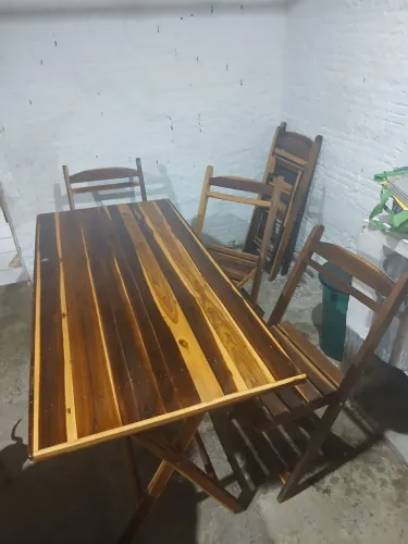 Vendo mesa com 6 cadeira