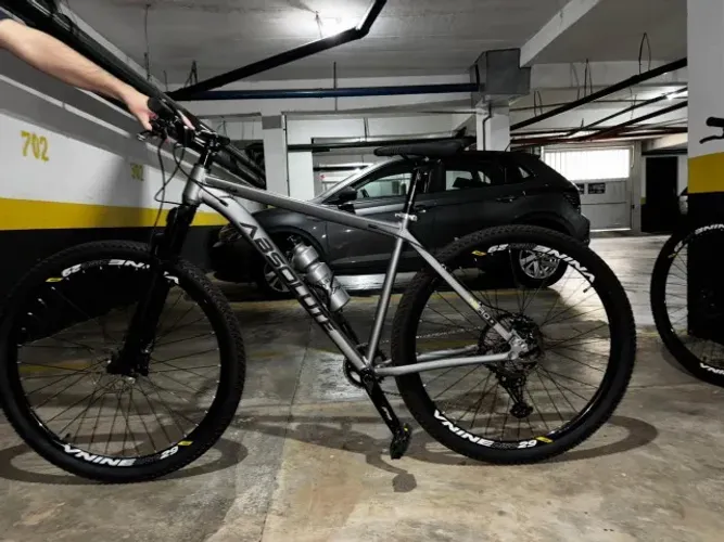 Mountain Bike Absolute Nero 5 Aro 29 - Shimano Deore 12v - Tamanho 19 - Impecável!