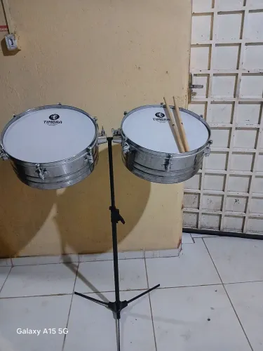 Timball completo com tripé e baquetas