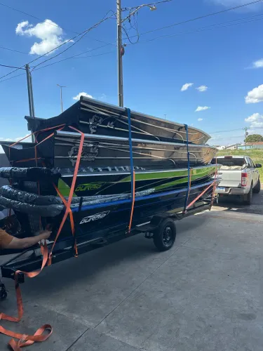 Berço e barco a pronta entrega